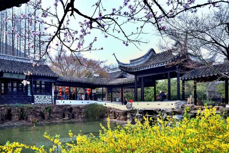 锡惠公园有天下第二泉,寄畅园,惠山寺等著名旅游景点.