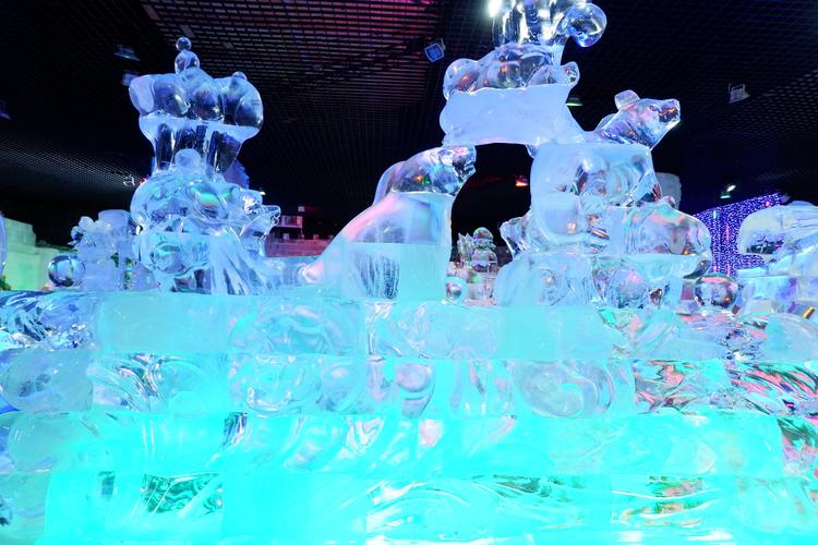 晶莹剔透 美轮美奂 ——六月赏哈尔滨室内冰雕