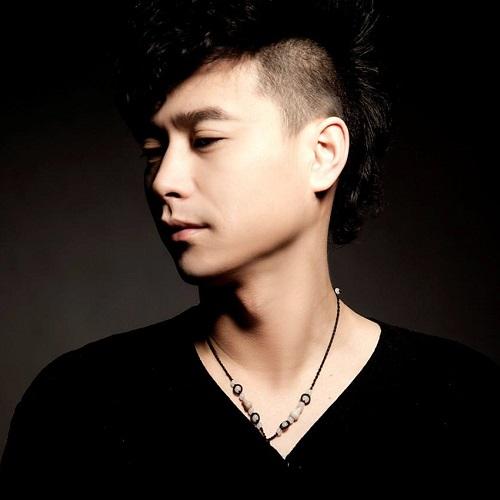 大陆男歌手                   蓝波,出生于四平,四平市青年文化传媒