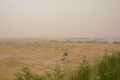 10时30分扬沙天气,能见度3000米左右.