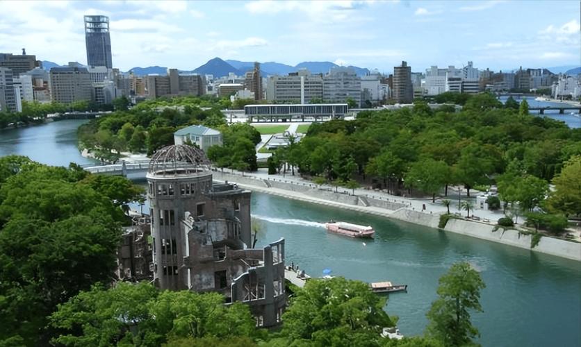 被原子弹轰炸后,100年不能住人,为何广岛长崎现在住这么多人?