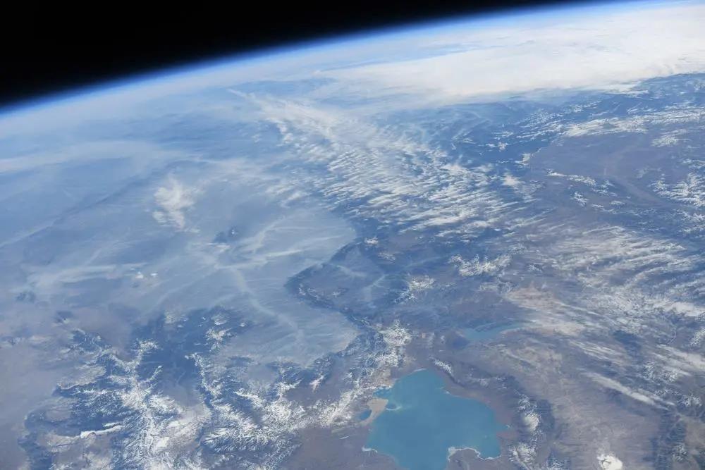 女航天员王亚平在空间站拍摄的地球首次曝光:震撼!