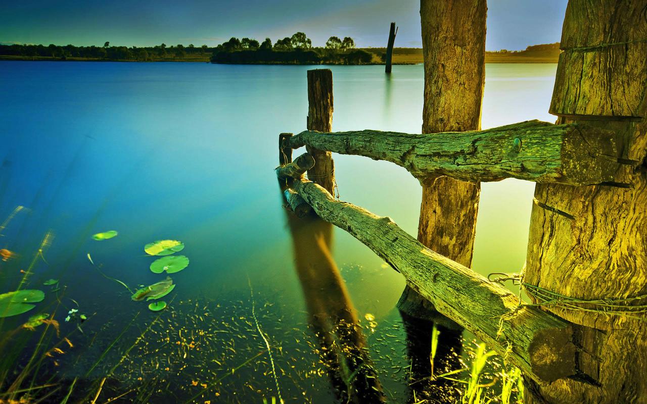 静谧唯美的湖泊自然风光桌面壁纸下载