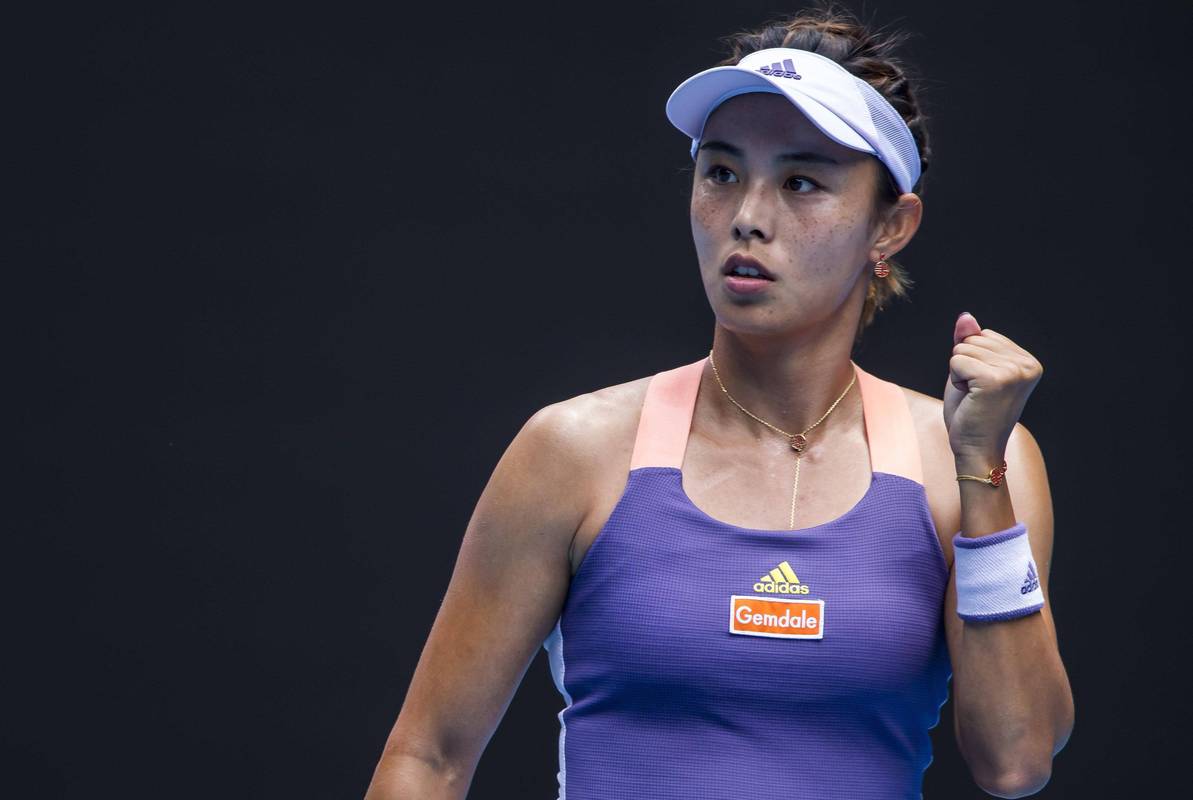 北京时间6月1日晚间,中国金花王蔷在2021法国网球公开赛女单首轮比赛