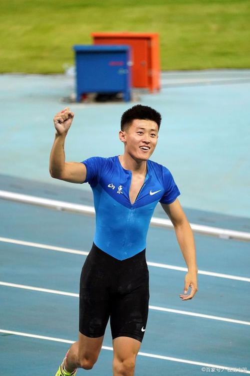 中国男子撑杆跳最高纪录是多少