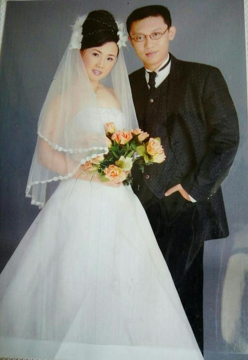2004年王云鹏与丁宁的结婚照.