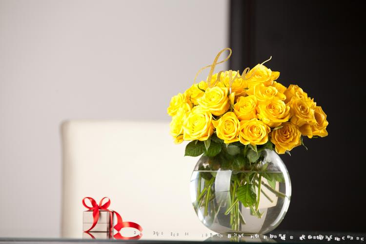 玫瑰,花瓶,黄色,礼物,花卉,照片,2560x1706