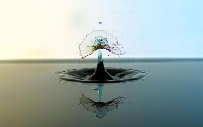 创意五彩水滴倒影高清桌面壁纸下载创意水滴唯美水珠彩色