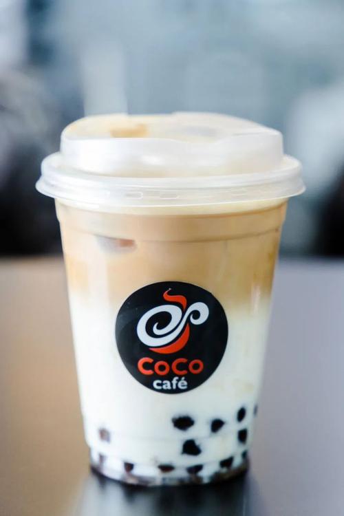 在香浓醇厚拿铁咖啡中加入coco经典q弹珍珠同时满足了奶茶控和咖啡控