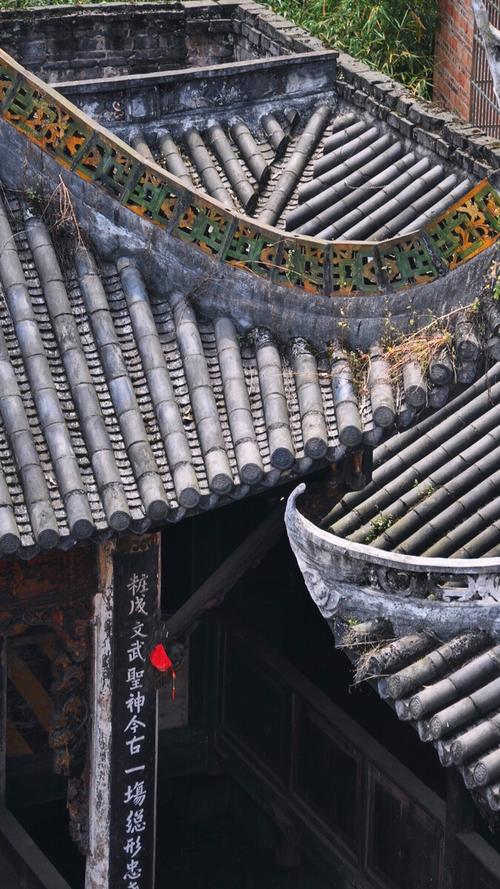 中国古建筑瓦片屋顶的曲线