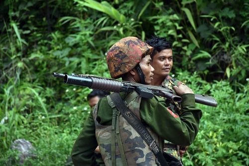据德昂军官网消息,11月21日,缅军与德昂军继续在南散镇爆发冲突.