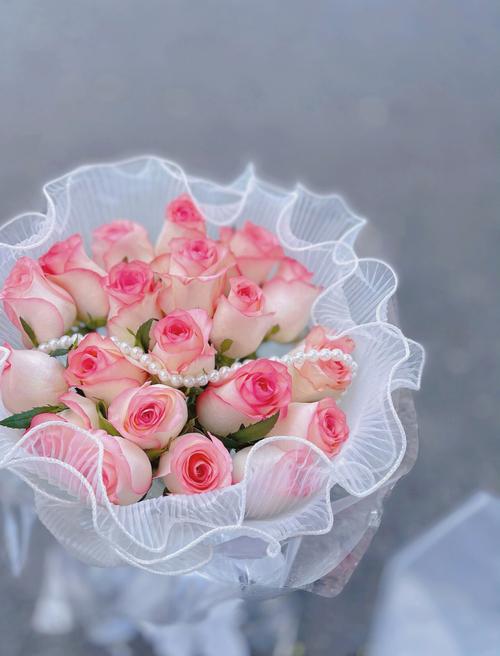 明天会比昨天更爱你 #爱莎玫瑰花束#粉色系花束#透明包装#鲜花#粉玫瑰
