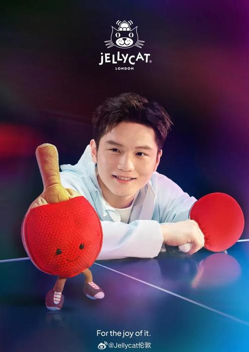 樊振东,并请他为旗下趣味运动系列的乒乓球拍玩偶拍摄了海报与视频