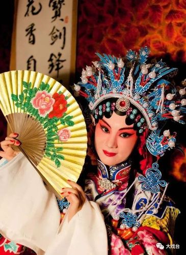 京剧京剧曾称为平剧,亦称乱弹,国剧,是中国五大戏曲剧种之一,被视为