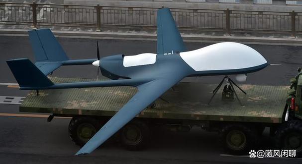 8吨,翼展20米,机身长10米,最大航程可达6000公里以上.
