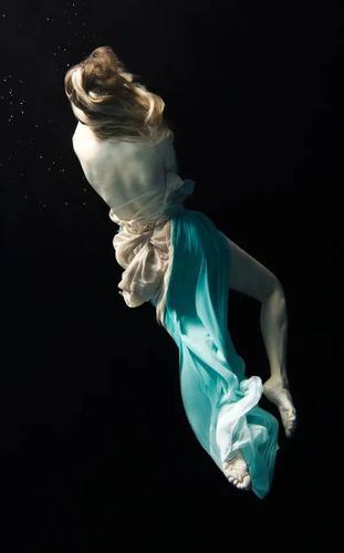 精彩唯美的水底芭蕾摄影