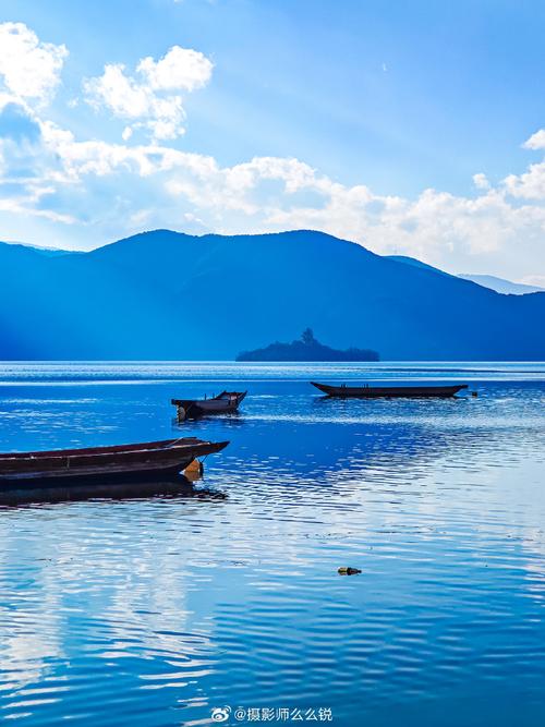 手机拍照都大模型了#新年旅行,爱上了泸沽湖这一抹蓝!
