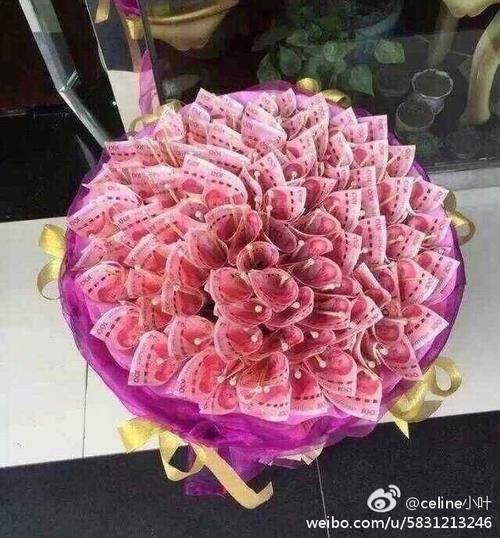 省襄阳市,一家花店情人节推出了"一生一世"玫瑰花盒,售价高达1314元