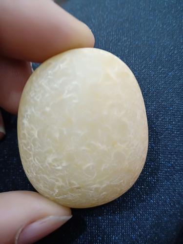 重庆江津硒玉原石  有二两重 白皮白肉  指甲纹材质干净 雕刻观音弗像