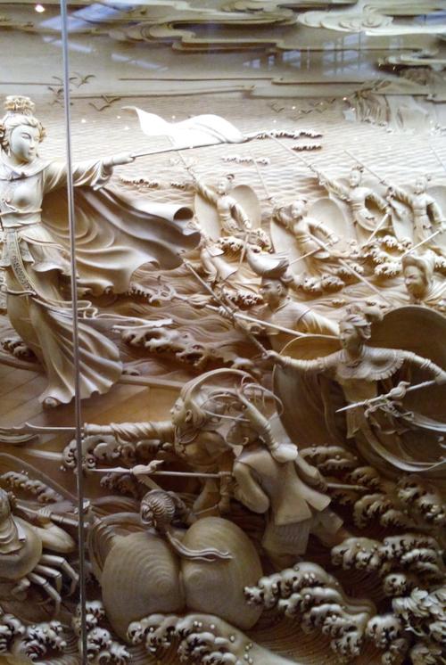 走进雷峰塔——大型系列壁挂木雕《白蛇传》