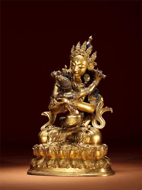 尺寸高25cm拍品描述铜鎏金在藏传佛教中,每个教派的僧众都极为崇奉
