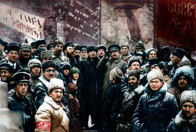 老照片上色再现俄国革命历史时刻 列宁为军队壮行鼓舞士气_网易订阅