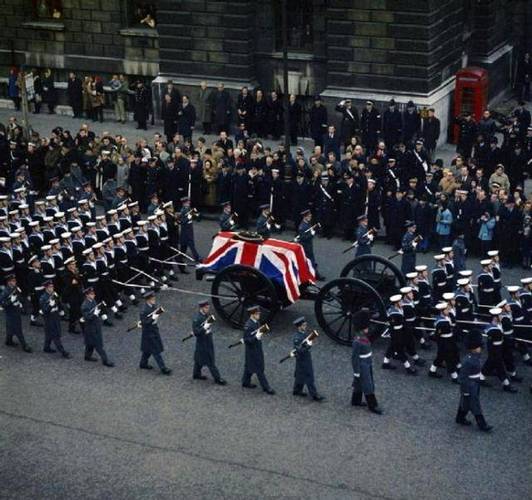 【温斯顿·丘吉尔】1965年1月24日,英国前首相丘吉尔在伦敦海德公园
