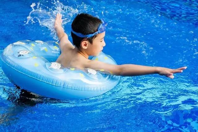 游泳对儿童发育生长的好处和坏处