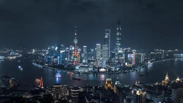 实拍上海夜景,让人震撼,不愧是世界一线城市,媲美纽约!