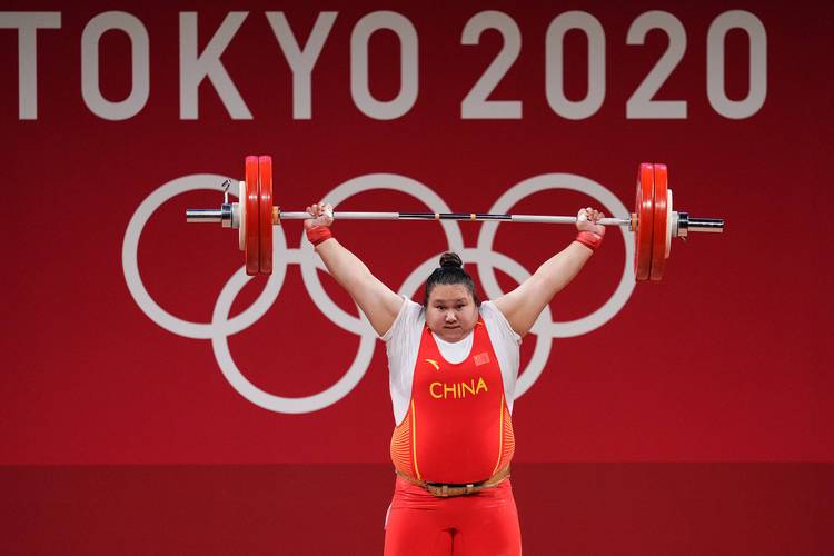 在8月2日进行的奥运女子举重87公斤以上级比赛中,中国选手李雯雯以