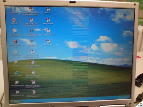 笔记本电脑的屏幕有点闪屏有时还是蓝色的,是不是显示器坏了吗