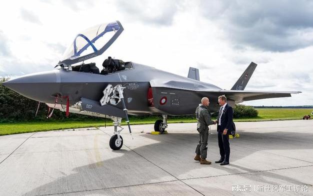 f35最大规模接收仪式丹麦空军与洛马公司合办一万人参与