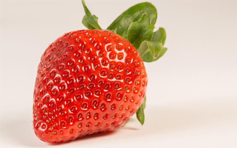 美味的草莓高清桌面壁纸