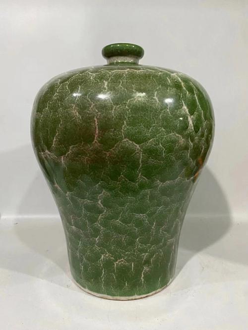 清中期绿釉冰裂纹梅瓶