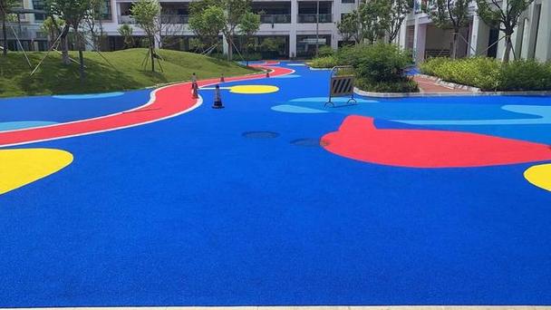 「炫耀蓝体育」幼儿园塑胶跑道是为什么都是epdm跑道,有啥优点