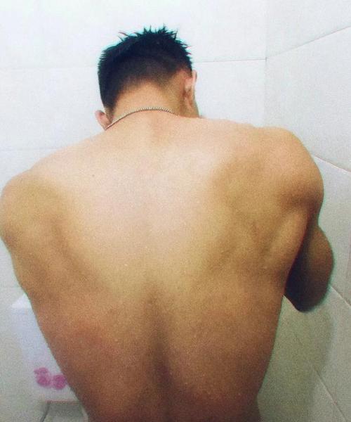 中国男生的背,都练得怎么样了?这些照片,是后浪们正能量的写照