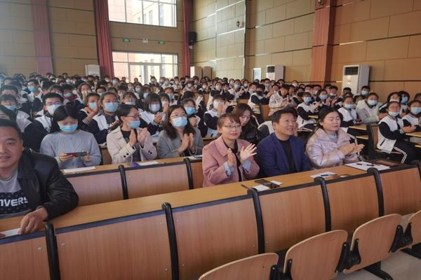 诵读经典沧州中捷高级中学高一年级举办诗歌朗诵比赛