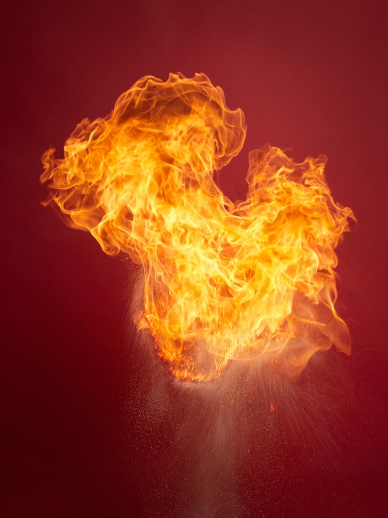 可燃性液体发生闪燃是因为液体在闪燃温度下蒸发的速度较慢,来不及