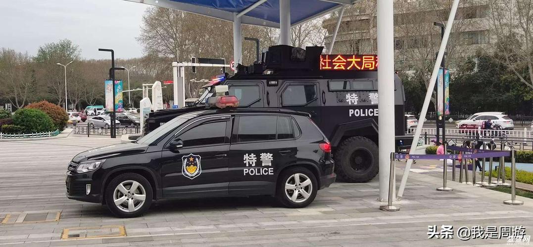 淮南吾悦广场始终都有两辆特警车在执勤,感觉很安全!