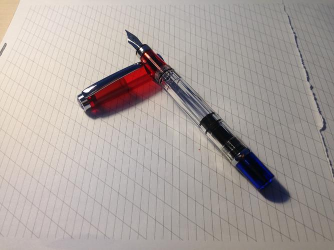 分享一支来自台湾的钢笔——三文堂 580 红蓝版