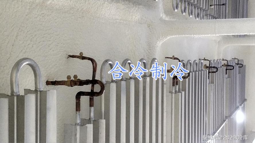 热氟化霜的原理是利用制冷压缩机工作中产生的高温高压的蒸汽经过管道