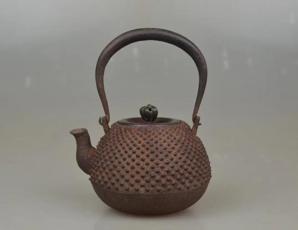 日本明治时期龙文堂造长霰型小铁瓶