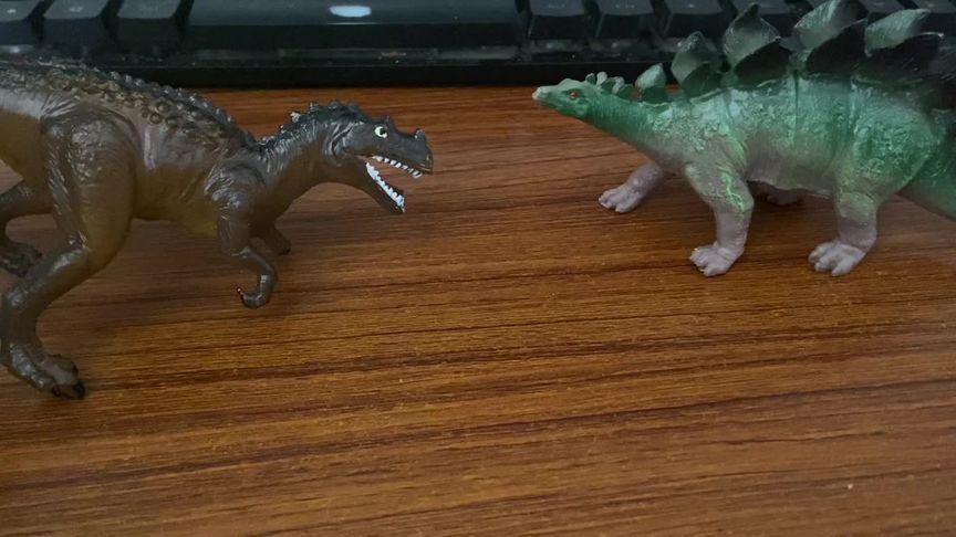 模型版恐龙争霸赛#角鼻龙vs剑龙#每个孩子都有一个恐龙梦