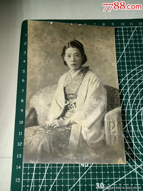 受潮的日本昭和时代女子照片