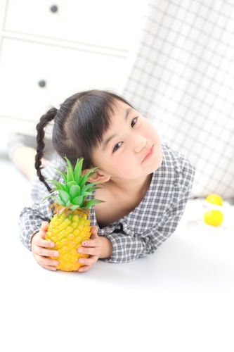 axzz的儿童摄影作品《菠萝吧》