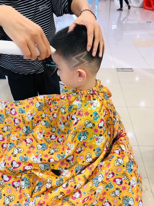 开学了,你理发了吗#儿童理发店  #儿童理发雕刻  #儿童发型  #儿童