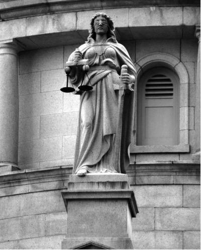 香港立法院内的正义女神雕像