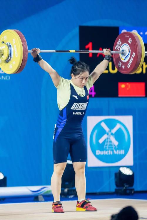 举重世界杯女子59公斤级罗诗芳获挺举和总成绩冠军