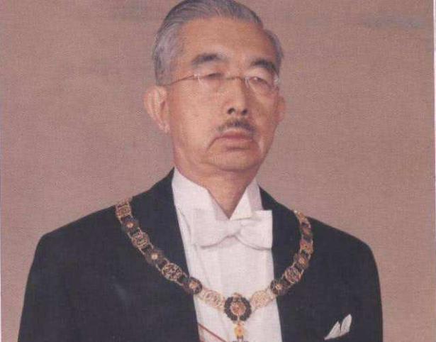 1989年裕仁天皇去世,日本邀请中国参加国葬,我国四字回复