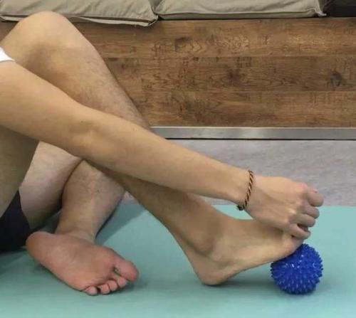 4.脚踩毛巾 目标:加强脚底肌耐力.